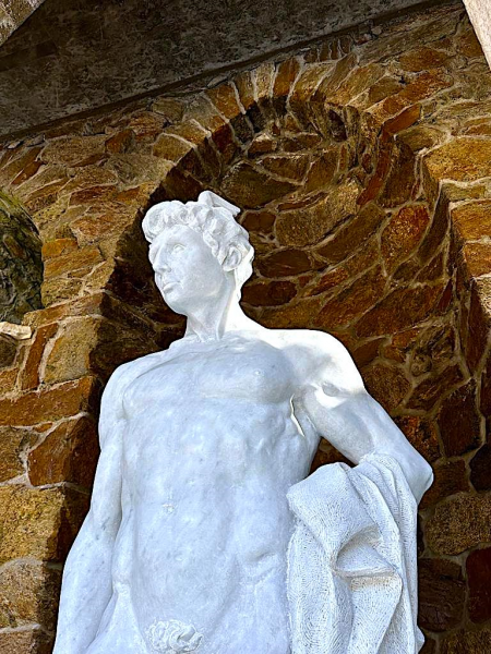 Rzeźba Perseusza ponownie stoi w grocie Pałacu w Kamieńcu Ząbkowickim
