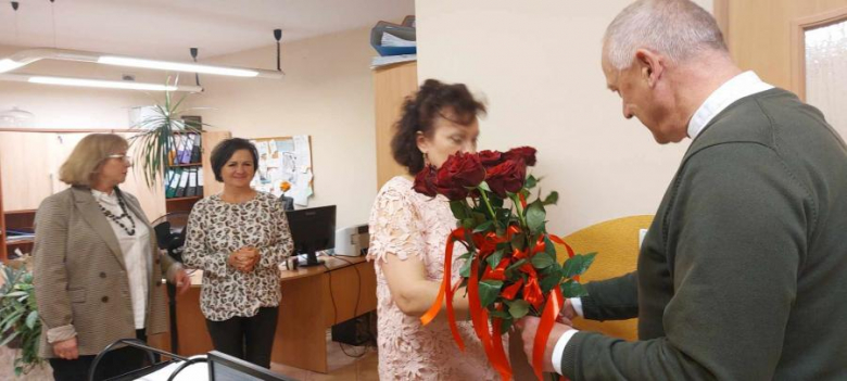 Kwiaty i życzenia dla pracowników socjalnych w Bardzie
