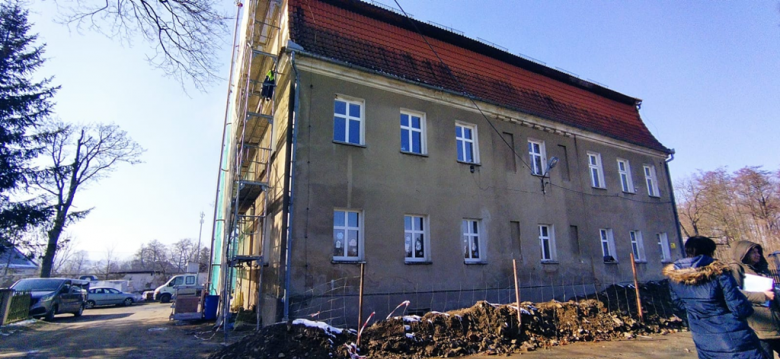Trwają prace termomodernizacyjne budynku przedszkola w Przedborowej