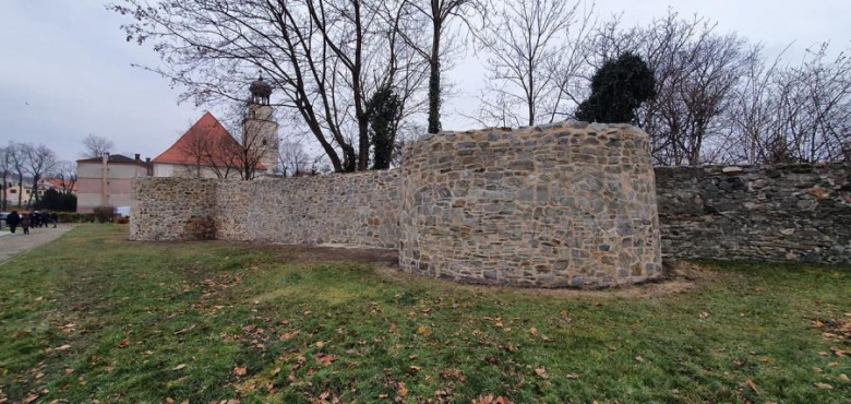 Zakończono prace remontowe i konserwatorskie murów obronnych w Ziębicach