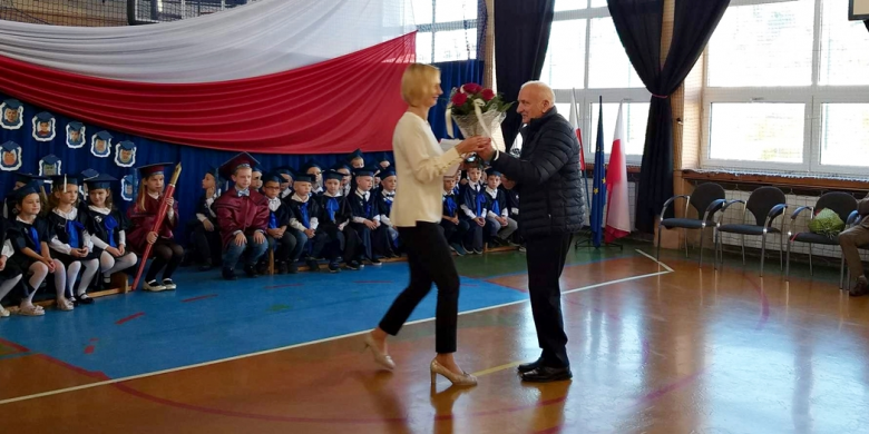 Dzień Edukacji Narodowej i ślubowanie pierwszoklasistów w ZSP w Bardzie