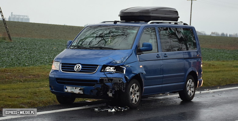 Zderzenie Volkswagena i Renault na krajowej ósemce