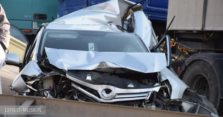 Wypadek z udziałem czterech aut na krajowej ósemce
