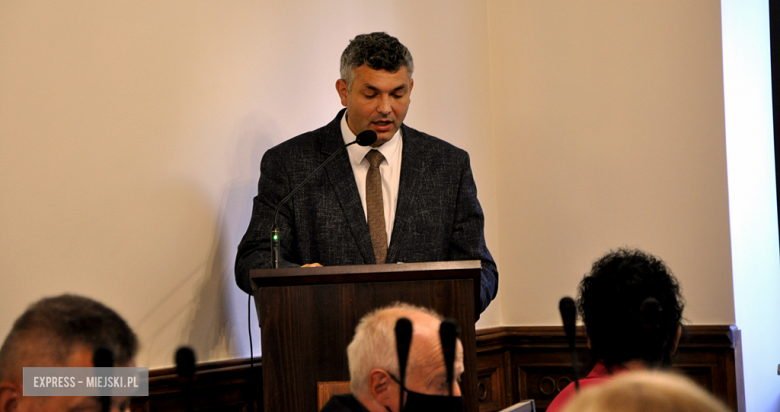 Sesja absolutoryjna w gminie Ząbkowice Śląskie. Burmistrz Marcin Orzeszek z wotum zaufania i absolutorium