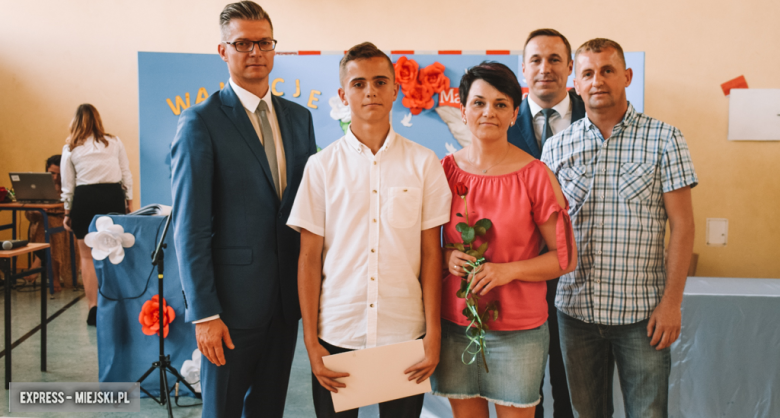 Uczniowie z gminy Stoszowice otrzymali stypendia rady gminy