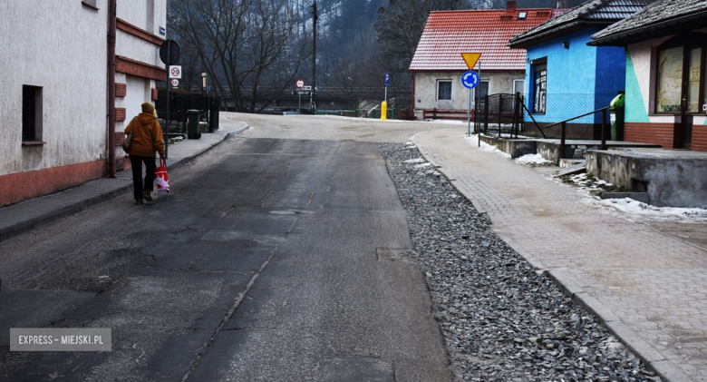 Ulica Grunwaldzka w Bardzie od dłuższego czasu wymaga remontu