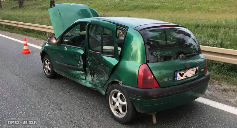 Zderzenie Renaulta i Opla na skrzyżowaniu na wysokości Przyłęku