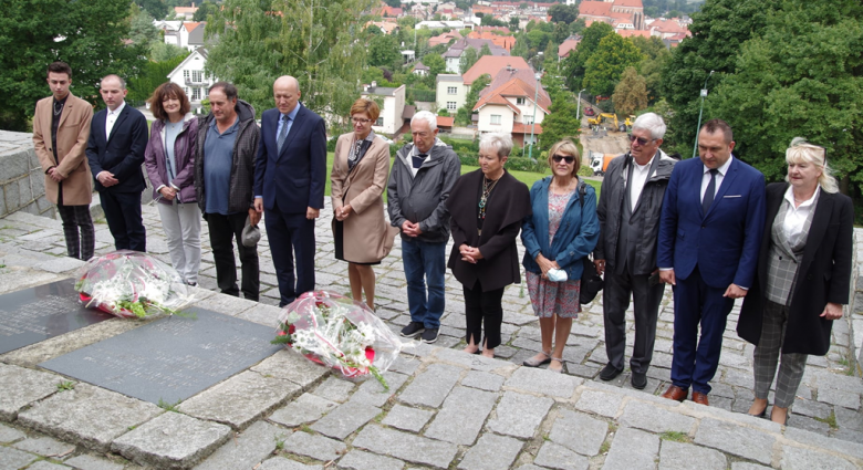 W 82 rocznicę wybuchu II wojny światowej złożono kwiaty pod pomnikiem Orła Piastowskiego