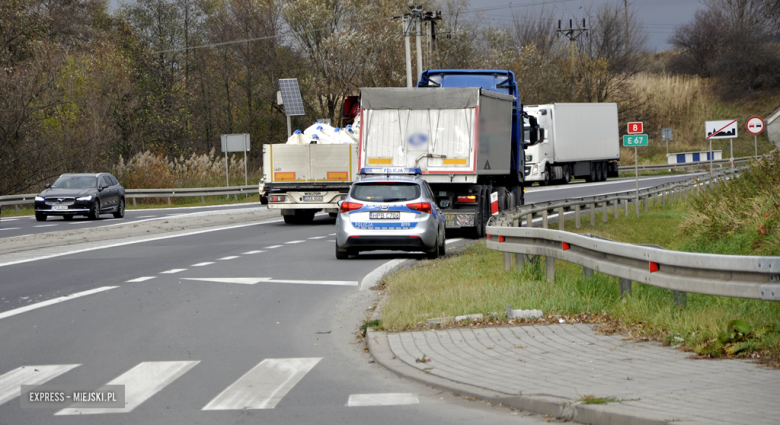 Zderzenie osobówki z samochodem ciężarowym na skrzyżowaniu ul. Legnickiej z krajową ósemką