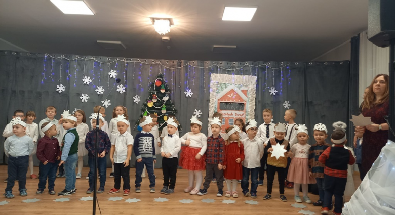 spotkanie świąteczne burmistrz Złotego Stoku z przedszkolakami z Zielonej Doliny