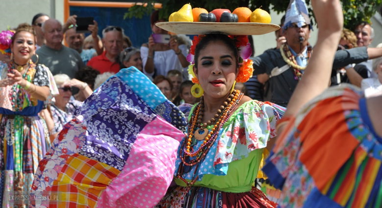 Artyści z Panamy i Wyspy Wielkanocnej wystąpili na ząbkowickim rynku