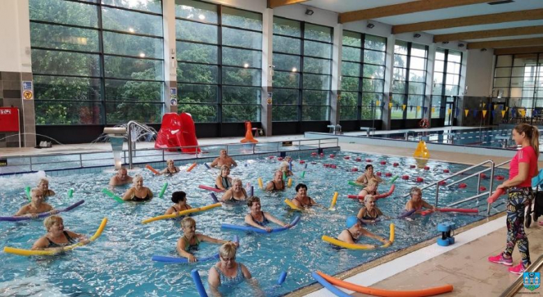 Projekt pn. Umiem Pływać oraz Pływam Dalej pozwala na naukę pływania i kontynuację nabytych już umiejętności 150 dzieciom uczęszczającym do szkół na terenie gminy Ząbkowice Śląskie