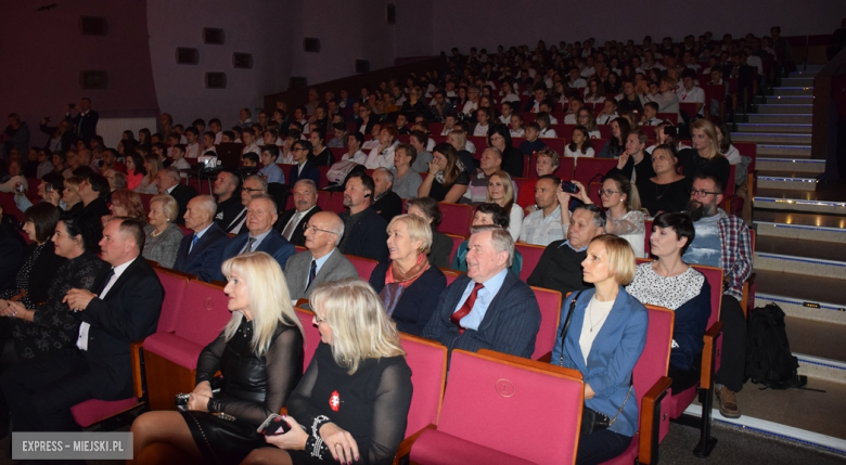 Uroczysta akademia szkolna z okazji 101. rocznicy odzyskania przez Polskę niepodległości