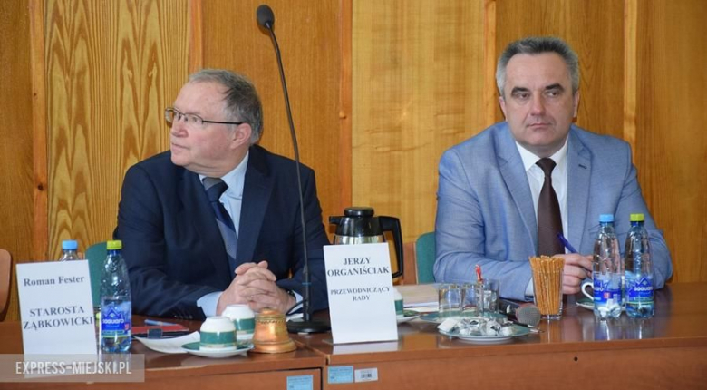 Remont drogi w Mąkolnie był jednym z głównych tematów pierwszej sesji rady powiatu w 2018 roku