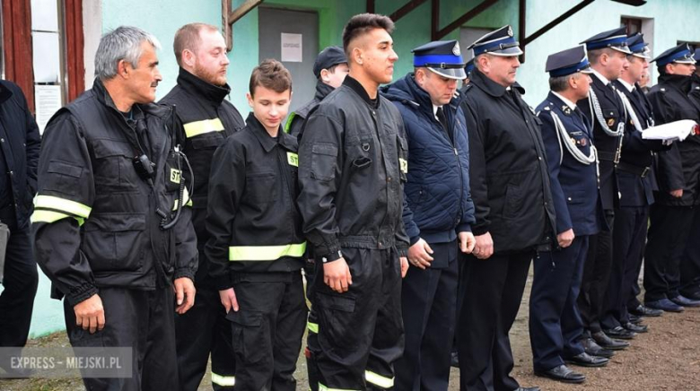 Oficjalne przekazanie nowego pojazdu strażakom-ochotnikom z Ożar