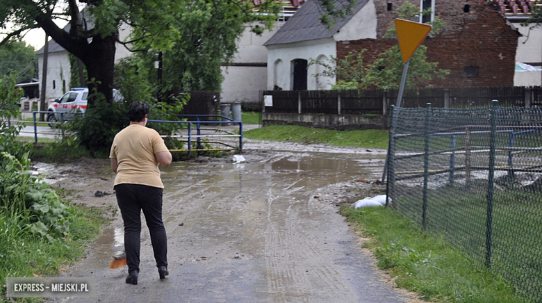Podtopienia w gminie Kamieniec Ząbkowicki po intensywnych opadach deszczu