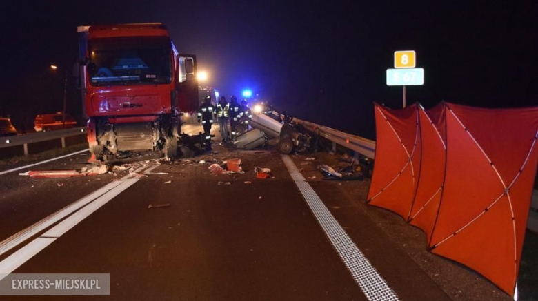 Śmiertelny wypadek na krajowej ósemce. Nie żyje kierowca Renault
