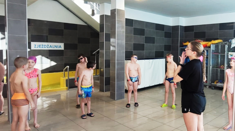Uczniowie z gminy Ziębice biorą udział w programie „Umiem pływać 2023”