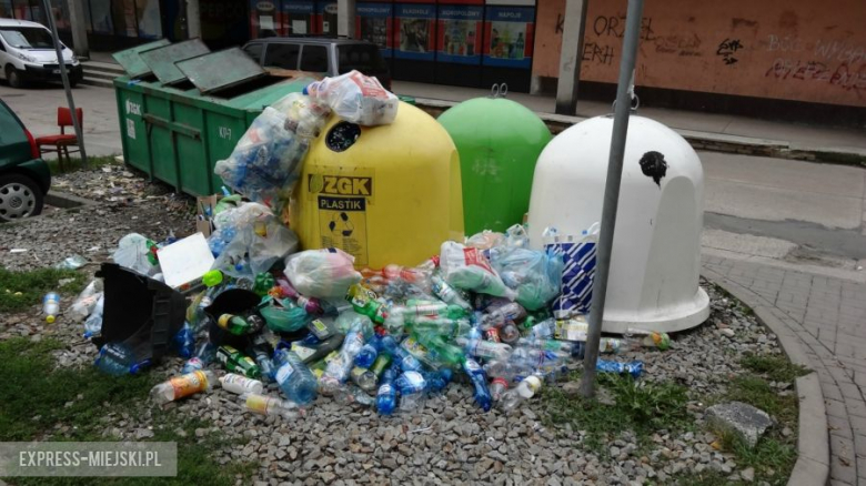 Śmieci w Ząbkowicach Śląskich na ulicy Krótkiej