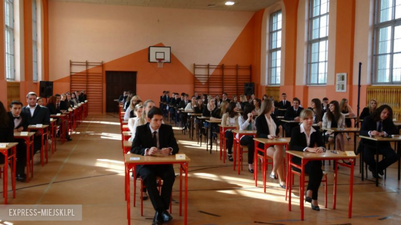 Maturzyści rozpoczęli egzamin z języka polskiego
