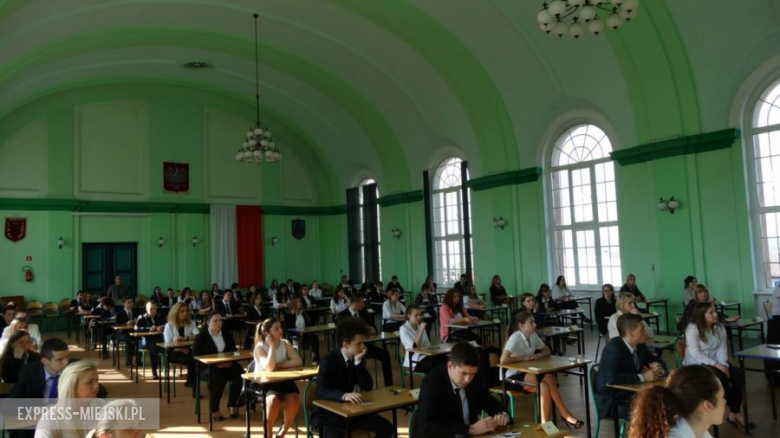 Maturzyści rozpoczęli egzamin z języka polskiego