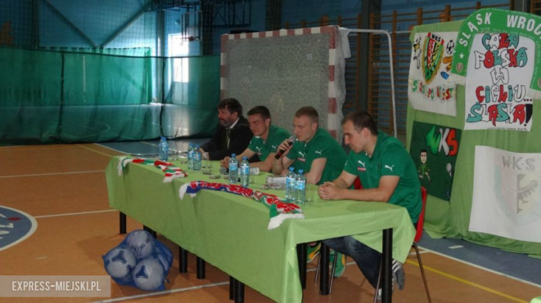 Paweł Zieliński i Wojciech Pawłowski reprezentowali wrocławski klub na spotkaniu w ząbkowickim gimnazjum