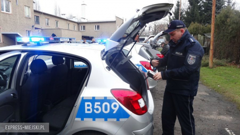 Policjanci chętnie prezentowali swoje samochody