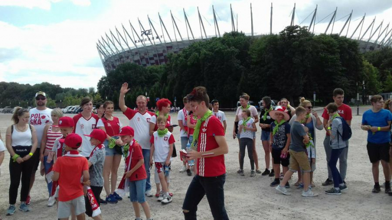 Wychowankowie pieczy zastępczej kibicowali Polakom na Stadionie Narodowym