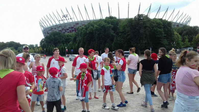 Wychowankowie pieczy zastępczej kibicowali Polakom na Stadionie Narodowym