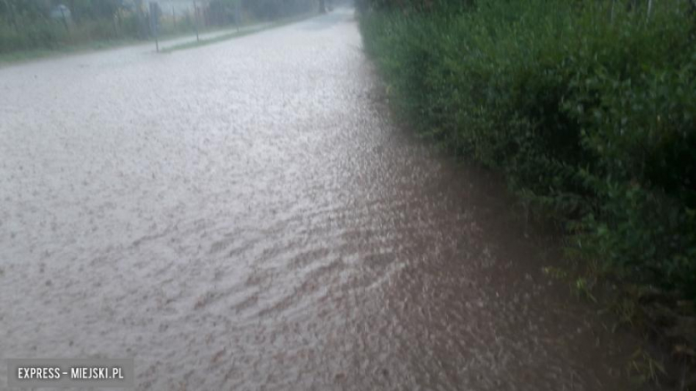 Ulica Chrobrego w Ziębicach znów zalana 