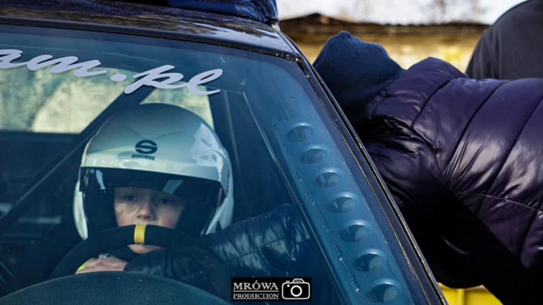 7-letni Aleksander Pelikański za kierownicą 220-konnego BMW E36