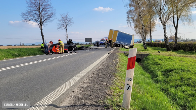 Poważny wypadek za Ząbkowicami Śląskimi z udziałem motocykli, osobówki i auta ciężarowego