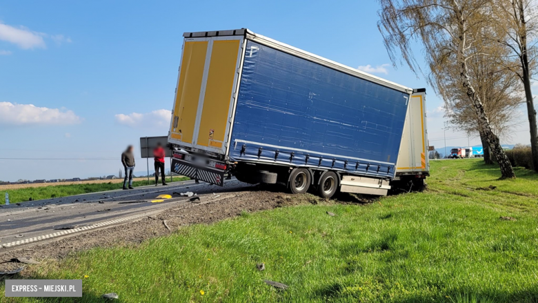 Poważny wypadek za Ząbkowicami Śląskimi z udziałem motocykli, osobówki i auta ciężarowego