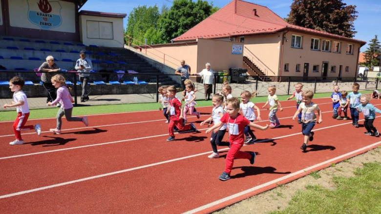 Przedszkole na Orlej Polanie po raz kolejny włączyło się do akcji „Sprintem do Maratonu”