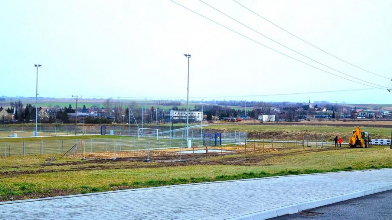 Trwa budowa szatni na kompleksie sportowo-rekreacyjnym w Kamieńcu Ząbkowickim