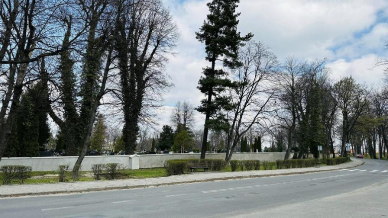 Odnowiono mur cmentarny przy ul. Gliwickiej. W planach remont kaplicy cmentarnej