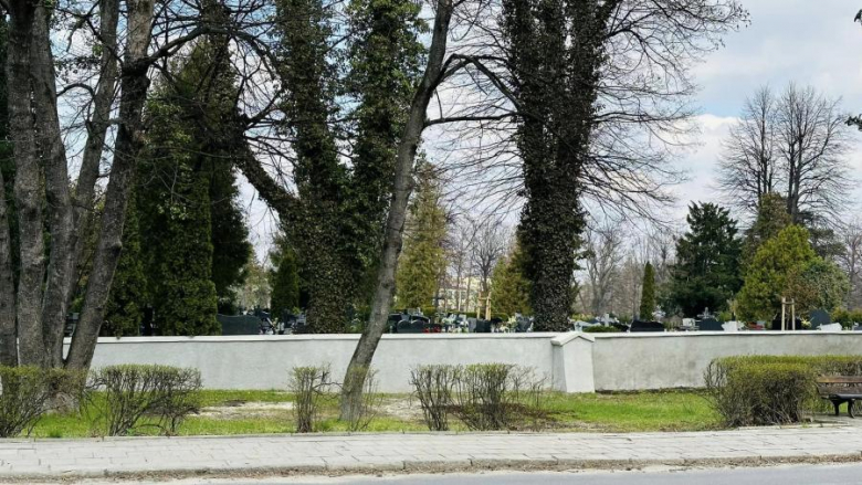 Odnowiono mur cmentarny przy ul. Gliwickiej. W planach remont kaplicy cmentarnej