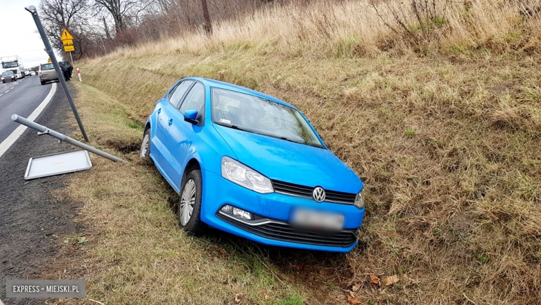 Volkswagen Polo wypadł z dogi w Szklarach