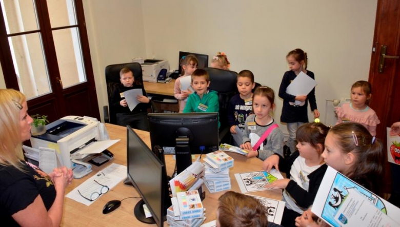 Zajęcia Ząbkowickiego Uniwersytetu Dziecięcego w urzędzie miejskim