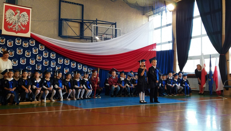 Dzień Edukacji Narodowej i ślubowanie pierwszoklasistów w ZSP w Bardzie