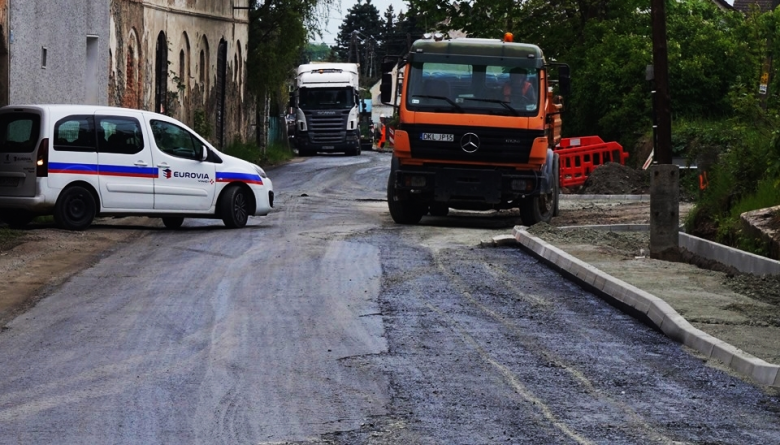 Trwa remont drogi powiatowej w Mąkolnie