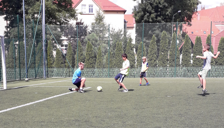 Sportowe wakacje na Orliku z Gminnym Centrum Edukacji i Sportu w Ziębicach