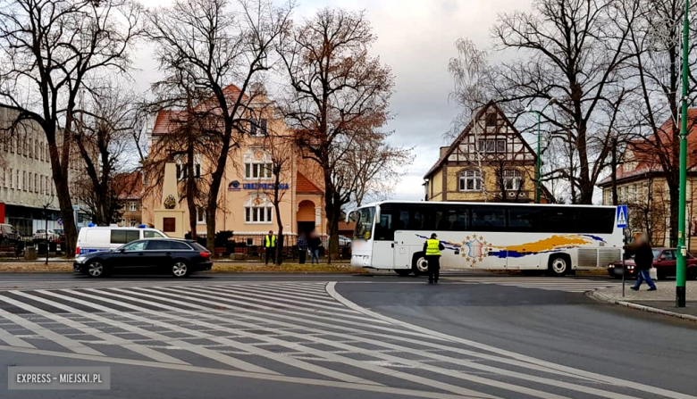 Autobus potrącił pieszą na przejściu przy ul. Legnickiej