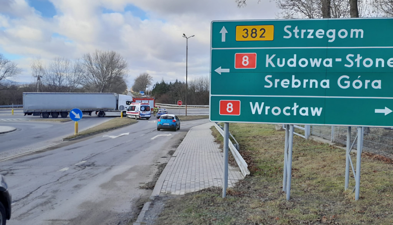 Kolizja na skrzyżowaniu krajowej ósemki z ul. Legnicką 