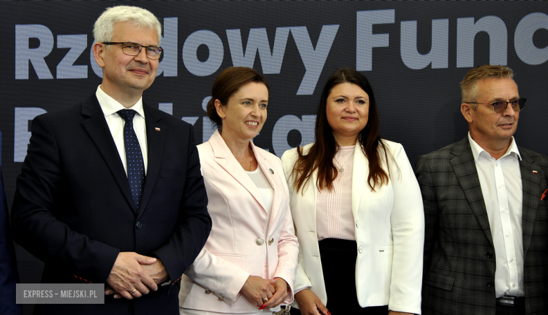 Premier Morawiecki w Kamieńcu Ząbkowickim: 8 mld zł dla samorządów. „Uzdrowiliśmy finanse publiczne”