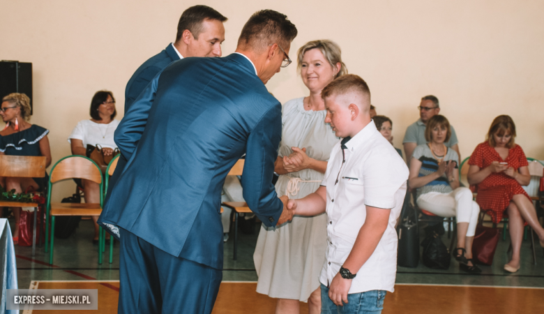 Uczniowie z gminy Stoszowice otrzymali stypendia rady gminy