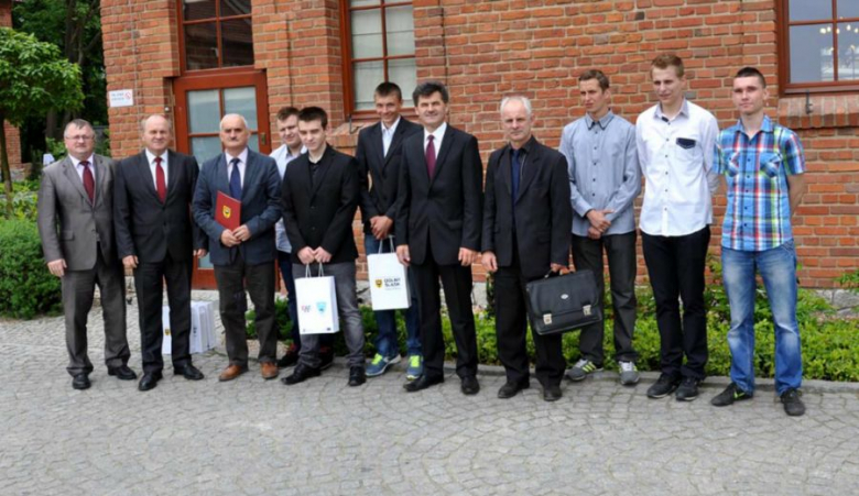 Uczniowie ze szkół ponadgimnazjalnych powiatu ząbkowickiego nagrodzeni