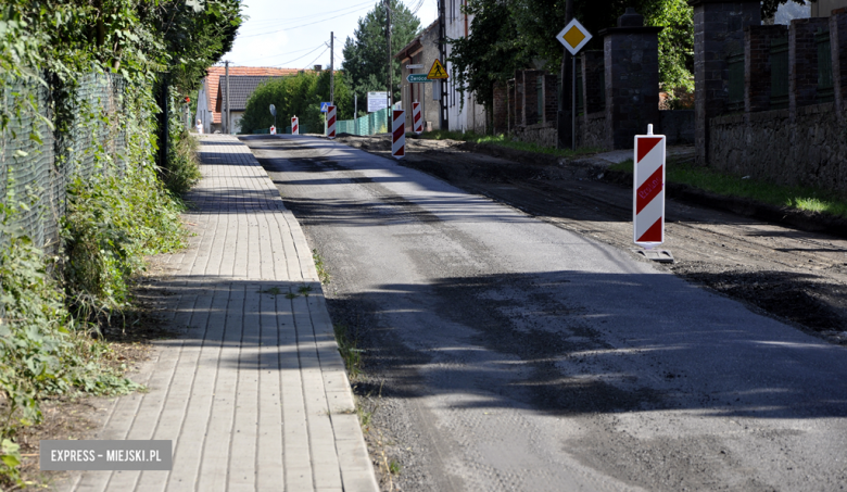 Rozpoczęto remont drogi w Bobolicach
