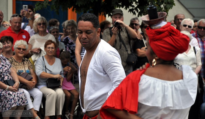 Artyści z Panamy i Wyspy Wielkanocnej wystąpili na ząbkowickim rynku