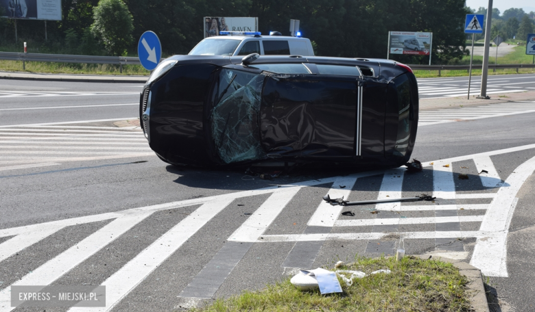 Zderzenie BMW i Skody na skrzyżowaniu ul. Legnickiej z krajową ósemką